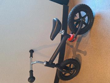 Stoere zwarte loopfiets  beschikbaar voor biedingen