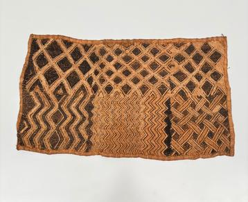 Raffia Kleedje Kuba beschikbaar voor biedingen