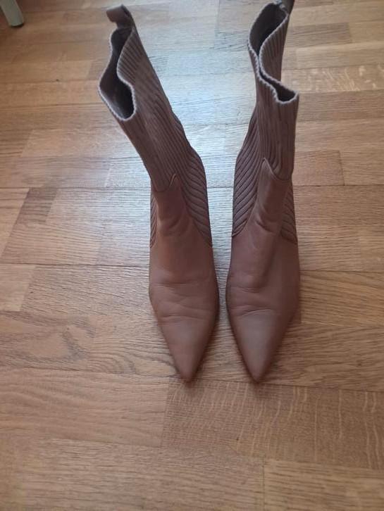Hispanitas nieuwe trendy leren laarsjes, 38, Kleding | Dames, Schoenen, Nieuw, Beige, Ophalen of Verzenden