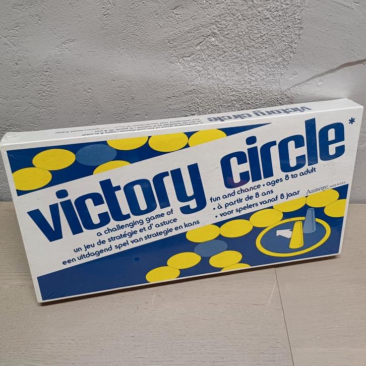 VINTAGE USA FABRIEKSVERZEGELDE 1981 VICTORY CIRCLE BORDSPEL, Hobby en Vrije tijd, Gezelschapsspellen | Bordspellen, Nieuw, Vijf spelers of meer