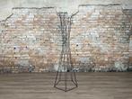 Cascando Basket Coat Stand bij TheReSales, Ophalen of Verzenden, Zo goed als nieuw, Metaal, Staande kapstok