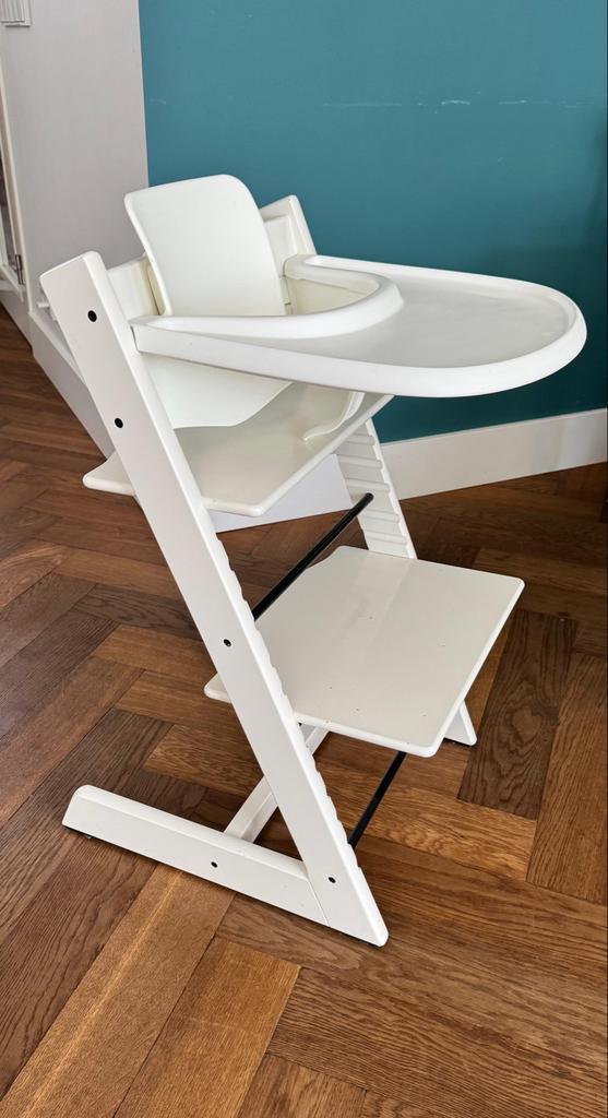 Witte Tripp Trapp kinderstoel, Kinderen en Baby's, Kinderstoelen, Zo goed als nieuw, Meegroeistoel, Aanschuifbaar, Ophalen