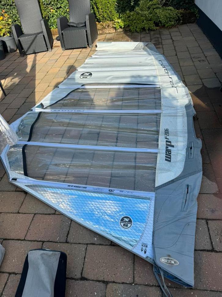 Slalom set zeilen gunsails gsr en north warp, Watersport en Boten, Windsurfen, Gebruikt, Complete set, Met draagtas, Ophalen