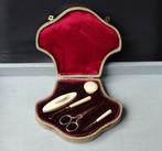 Antieke reisnessesaire in foedraal, schaar, priem, potje etc, Antiek en Kunst, Verzenden