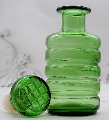 Groene glazen karaf Norleans italy beschikbaar voor biedingen