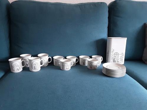 Porseleinen drinkservies met toebehoren, Huis en Inrichting, Keuken | Servies, Zo goed als nieuw, Kop(pen) en/of Schotel(s), Overige stijlen