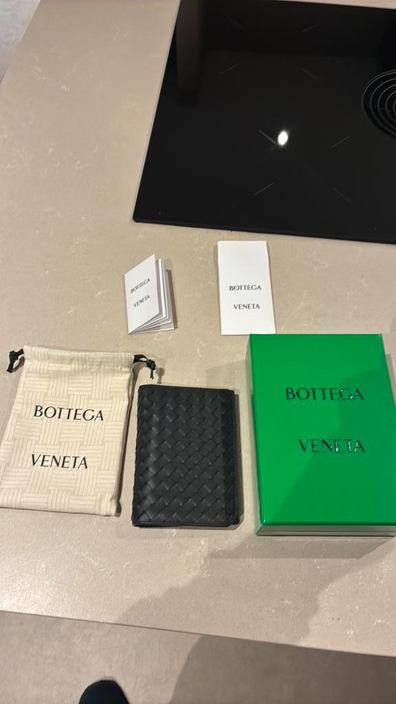 Intrecciato Piccolo Passport Case Bottega Veneta, Sieraden, Tassen en Uiterlijk, Horloges | Heren, Nieuw, Overige merken, Ophalen of Verzenden
