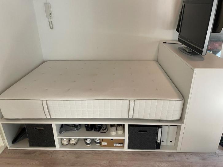 IKEA BED MET LADEKAST (PLATSA) + MATRAS (HOKKASEN) 140x200cm, Huis en Inrichting, Slaapkamer | Bedden, Zo goed als nieuw, Tweepersoons