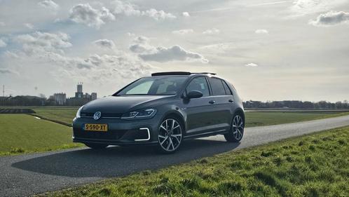 Volkswagen Golf 1.4 TSI Phev 204pk 6-DSG 5D 2017 Grijs, Auto's, Volkswagen, Particulier, Golf, ABS, Achteruitrijcamera, Adaptieve lichten