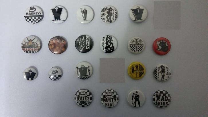 Madness SKA band groep muziek Vintage buttons, Verzamelen, Muziek, Artiesten en Beroemdheden, Zo goed als nieuw, Ophalen of Verzenden