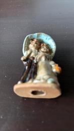 Klein antiek porseleinen beeldje met jong stelletje, Ophalen of Verzenden, Gebruikt, Mens