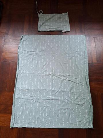 Draagdoek voor een baby: groenig van kleur. beschikbaar voor biedingen