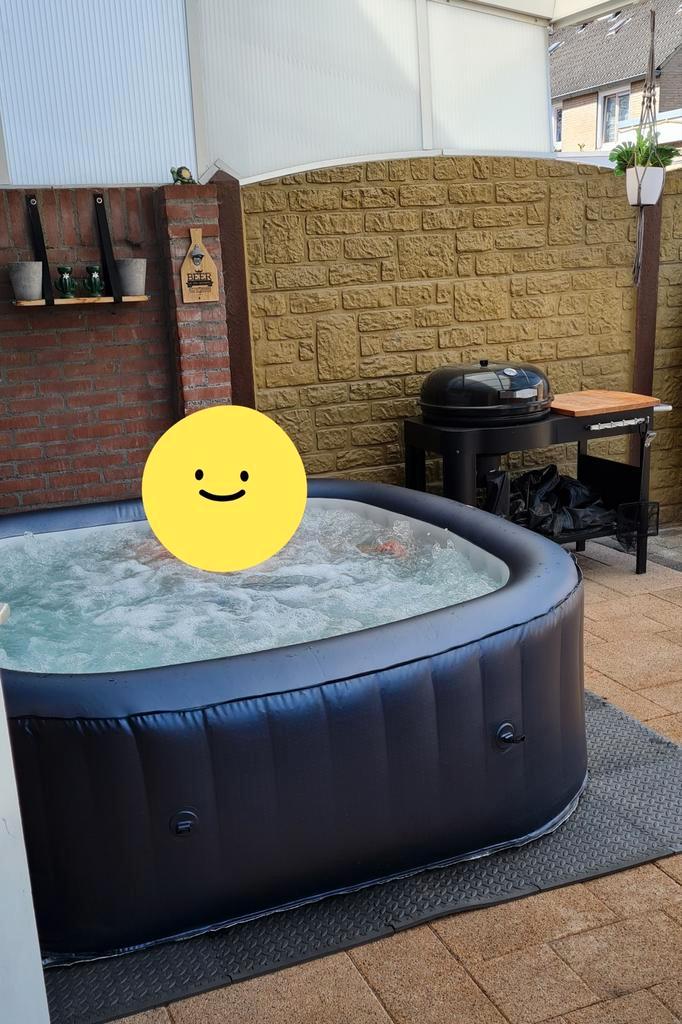 Jacuzzi met bubbels en jetstralen, Tuin en Terras, Bubbelbaden en Hottubs, Gebruikt, Ophalen