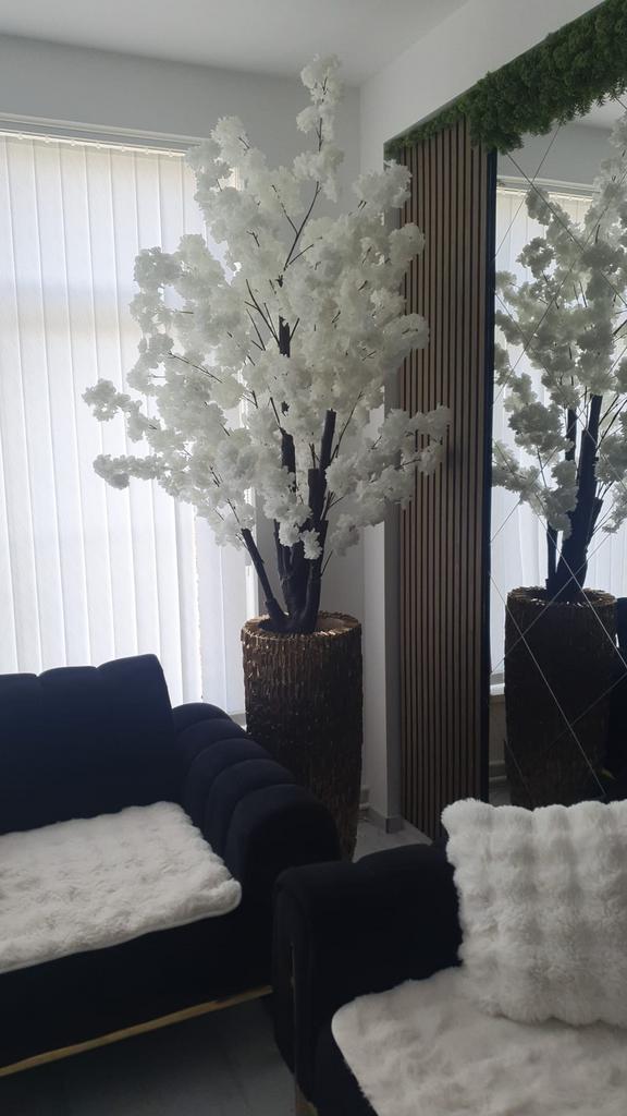 Schelpenvazen met bloesem boom, Huis en Inrichting, Woonaccessoires | Vazen, Zo goed als nieuw, Wit, Minder dan 50 cm, Aardewerk of Porselein