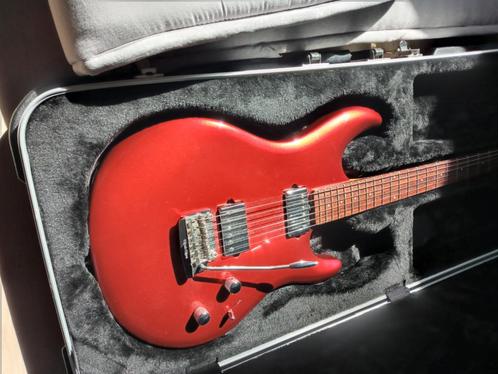 Music Man Luke III HH with EVO Frets, Custom Red Sparkle Fin, Muziek en Instrumenten, Snaarinstrumenten | Gitaren | Elektrisch