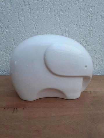 Wit beeld olifant. Mid Century. Vintage. Retro beschikbaar voor biedingen