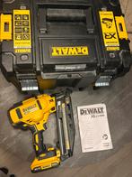 DEWALT DCN660NT-XJ accu tacker, Doe-het-zelf en Verbouw, Gereedschap | Boormachines, Ophalen of Verzenden, Zo goed als nieuw, 600 watt of meer