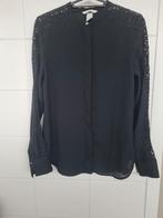 Zwarte blouse met kanten details van H&M, Kleding | Dames, Blouses en Tunieken, H&M, Zwart, Ophalen of Verzenden, Zo goed als nieuw
