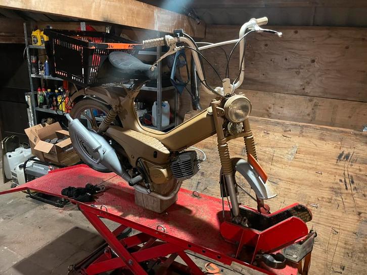 Tekoop tomos met wat werk, Fietsen en Brommers, Brommers | Tomos, Gebruikt, Standard, Maximaal 25 km/u, Ophalen