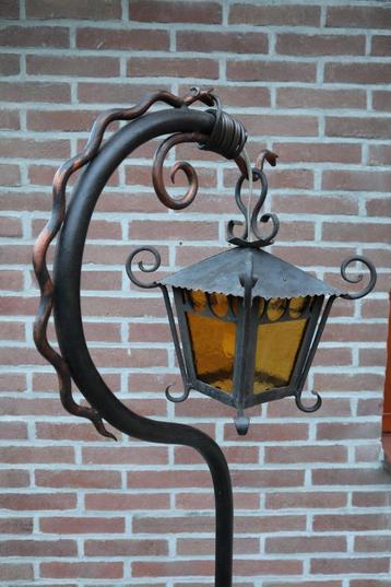 Vintage staande lamp  beschikbaar voor biedingen
