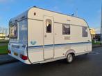 Adria Adora 432 PS Fransbed, Caravans en Kamperen, Caravans, Ringverwarming, Bedrijf, Treinzit, 750 - 1000 kg