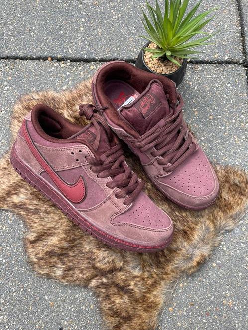 Nike SB Dunk Low “City of Love – Burgundy Crush” – Maat 42, Kleding | Heren, Schoenen, Nieuw, Sneakers of Gympen, Overige kleuren