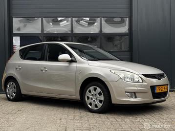 Hyundai i30 1.6i Dynamic | Airco | zuinig | ruim beschikbaar voor biedingen