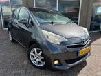 Toyota Verso-S 1.3 VVT-i Aspiration - 6 Bak - Camera - Navi, Voorwielaandrijving, Euro 5, Stof, Gebruikt