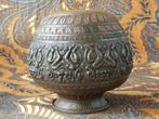 Prachtige zware antieke Oosterse pot van bewerkt brons 14 cm, Antiek en Kunst, Ophalen of Verzenden