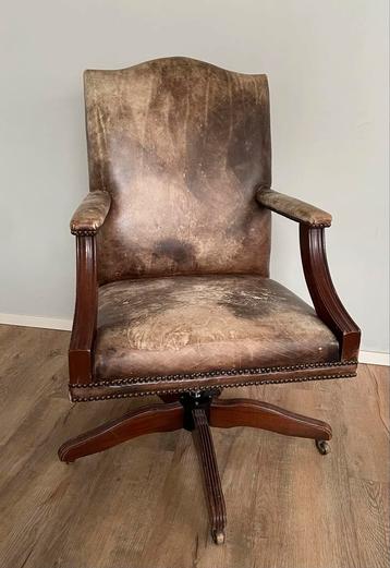 Stijlvolle vintage mahoniehouten lederen bureaustoel beschikbaar voor biedingen