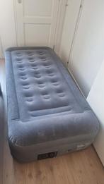 Luchtbed 1-persoons met ingebouwde pomp, Caravans en Kamperen, Luchtbedden, Ophalen of Verzenden