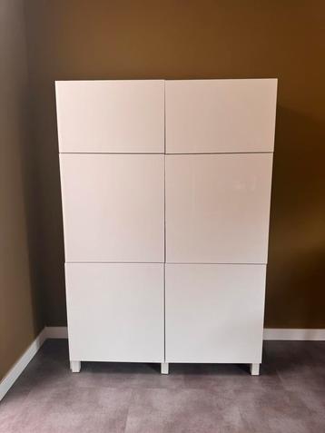Besta kast (drie verschillende elementen) beschikbaar voor biedingen