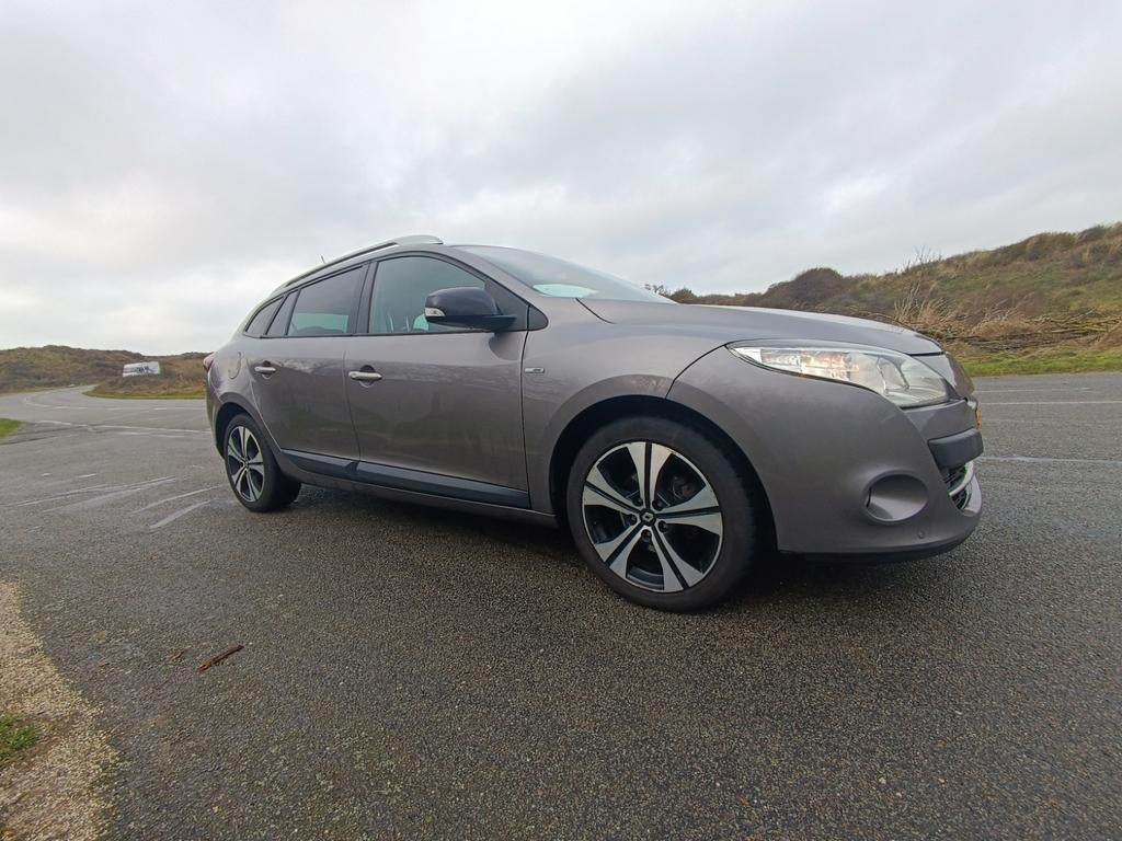 RENAULT MEGANE 1.4 16V TCE 96KW Estate/BOSE/Nieuwe APK/, Auto's, Renault, Voorwielaandrijving, Zwart, 4 cilinders, Leder en Stof