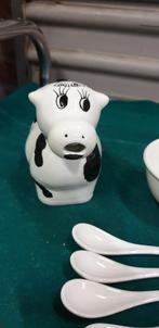 Melkkan in de vorm van een koe, met suikerpot en vier lepels, Ophalen of Verzenden
