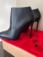 Christian Louboutin enkellaarsjes origineel – mt 38, Ophalen of Verzenden, Zo goed als nieuw, Zwart