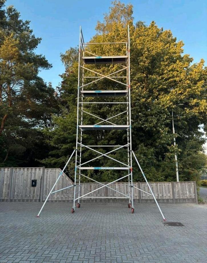 Rolsteiger huren / te huur inclusief aanhanger 10,2 meter, Doe-het-zelf en Verbouw, Steigers, Zo goed als nieuw, Rolsteiger of Kamersteiger