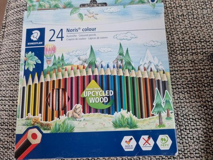 24 nieuwe Staedtler Noris colour kleurpotloden, Hobby en Vrije tijd, Tekenen, Nieuw, Potlood of Stift, Ophalen