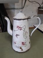 Geemaiileerde zeer oude koffiekan voor decoratie., Ophalen of Verzenden
