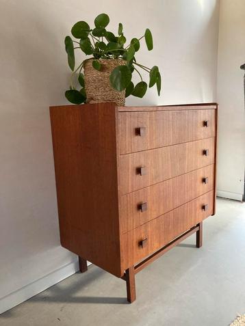 Midcentury vintage Deense teak ladenkast beschikbaar voor biedingen