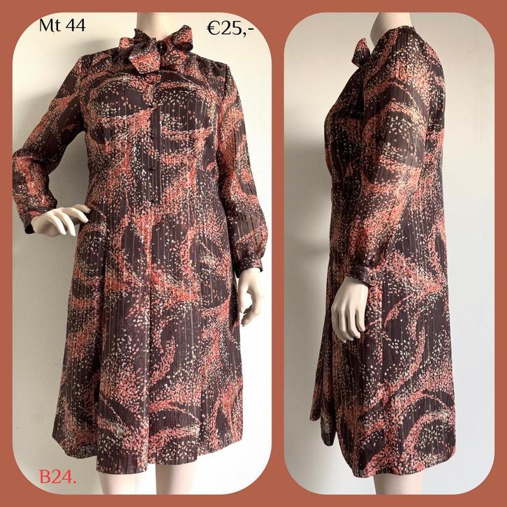 B24. Vintage secretaressejurk met glimmertje mt 44, Kleding | Dames, Jurken, Gedragen, Maat 42/44 (L), Overige kleuren, Onder de knie