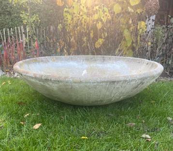 Perfecte betonnen bloembak, plantenbak, schaal. Mooi patina beschikbaar voor biedingen