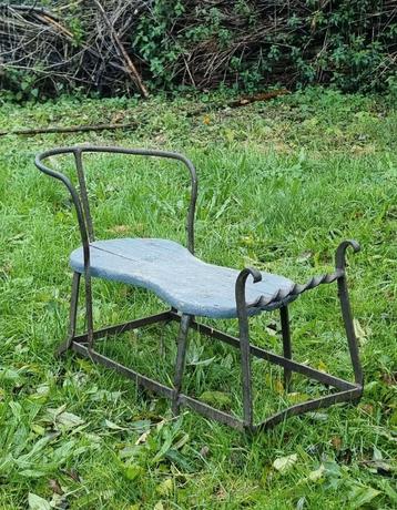 Antieke Kinderslee beschikbaar voor biedingen