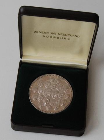 herdenkingspenning Juliana 1907-1997 50 gr. .999 puur zilver beschikbaar voor biedingen