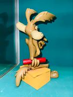 Looney Tunes beeld Wile E Coyote Dynamite Box, Verzamelen, Ophalen, Nieuw, Beeldje of Figuurtje