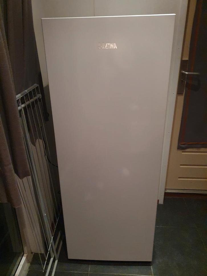 Diepvries ETNA VV6143NWIT (55 cm x 143.4 cm x 55.7 cm), Witgoed en Apparatuur, Vriezers en Diepvrieskisten, Nieuw, 140 tot 160 cm