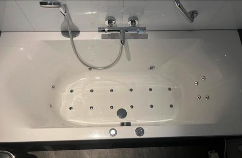 Ligbad met krachtige whirlpool, Doe-het-zelf en Verbouw, Sanitair, Zo goed als nieuw, Bad, Chroom, Ophalen