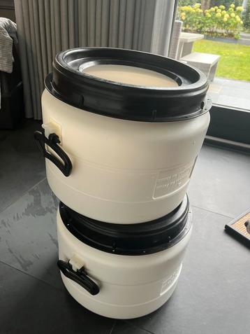 2 Voertonnen 32 Liter - Voedselveilig beschikbaar voor biedingen