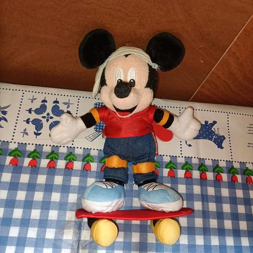Mickey Mouse knuffel op skateboard 28 cm groot, Kinderen en Baby's, Speelgoed | Knuffels en Pluche, Ophalen of Verzenden
