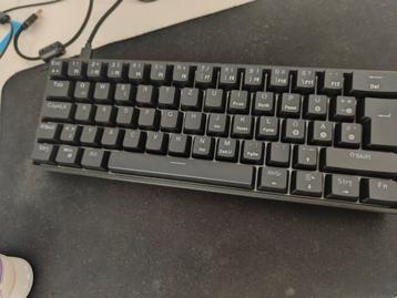 Toetsenbord 60 en muis beschikbaar voor biedingen