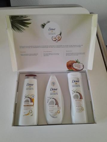Dove cadeau verpakking Shampoo +Douche +body lotion NIEUW beschikbaar voor biedingen